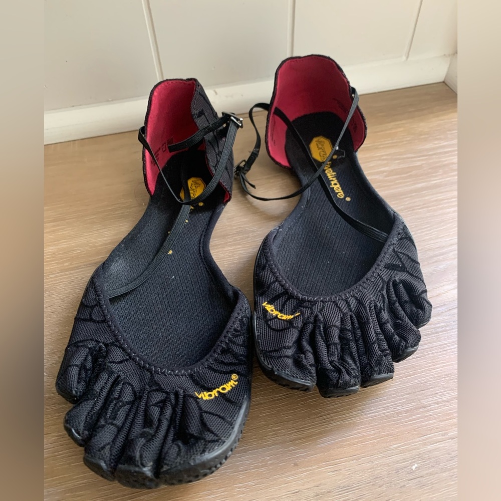 Vibram FiveFingers Vi-S in Black | Size 38